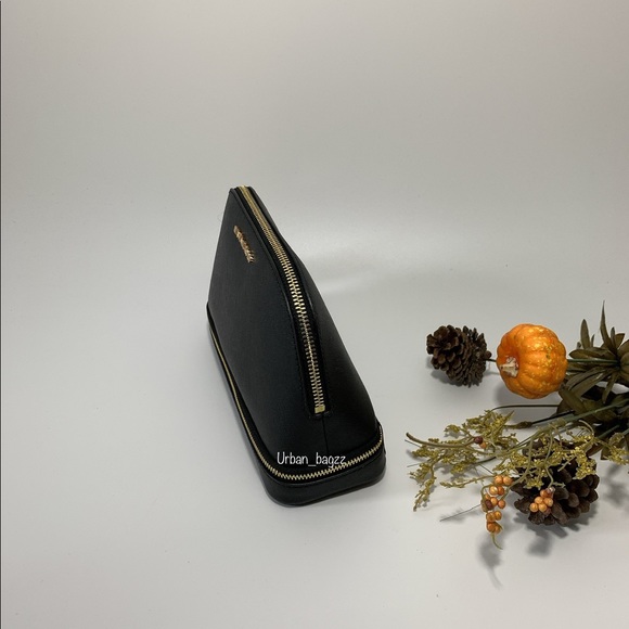 Michael Kors Giftables Large Travel Pouch - Picture 2 of 8